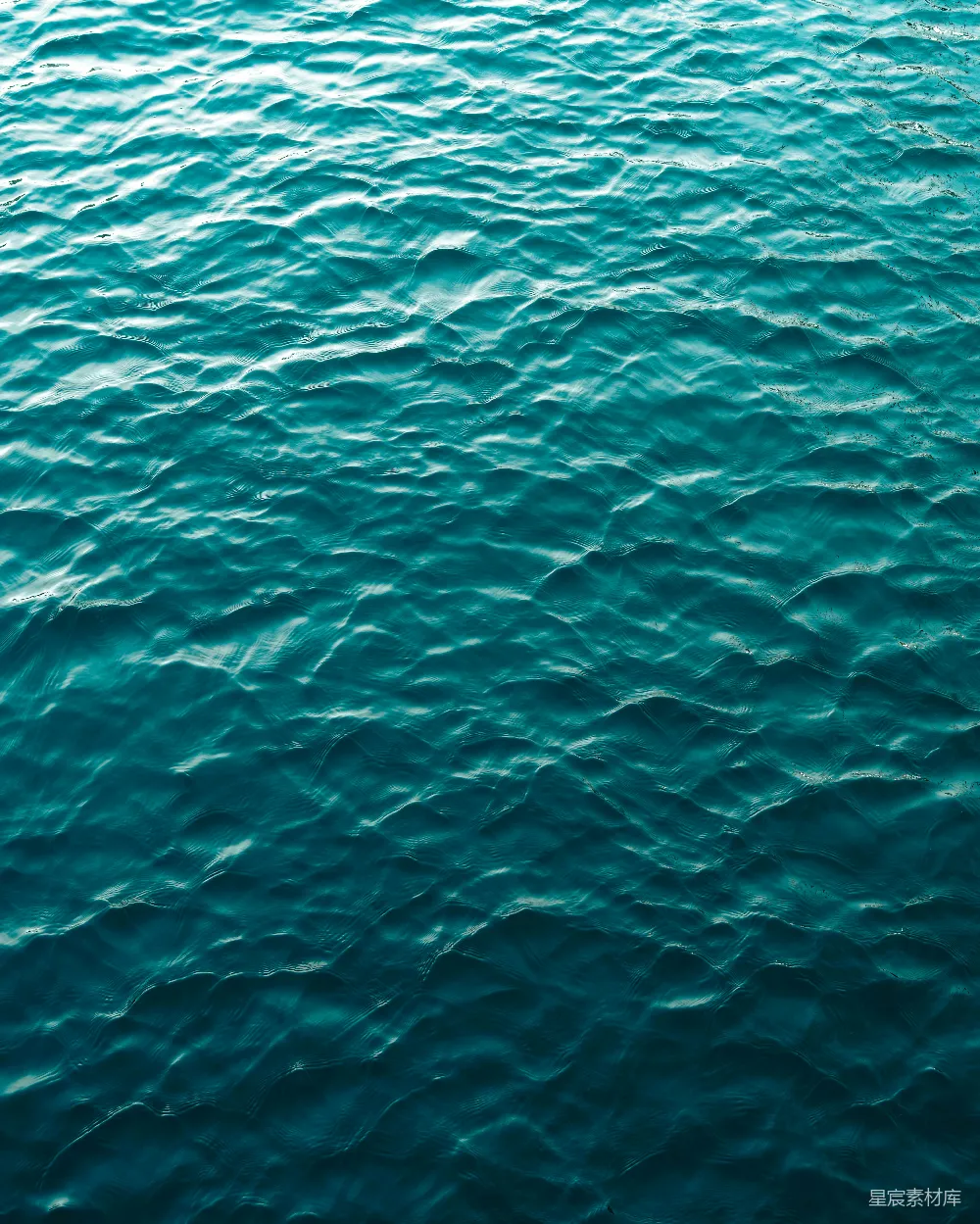 高清摄影 海面 蓝色 波纹 自然 宁静 波光粼粼的海面