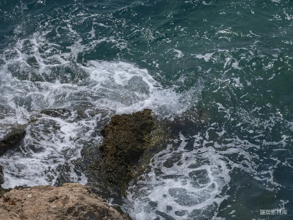 高清摄影 自然风光 海洋 海岸线 水流 岩石 海水拍打岩石