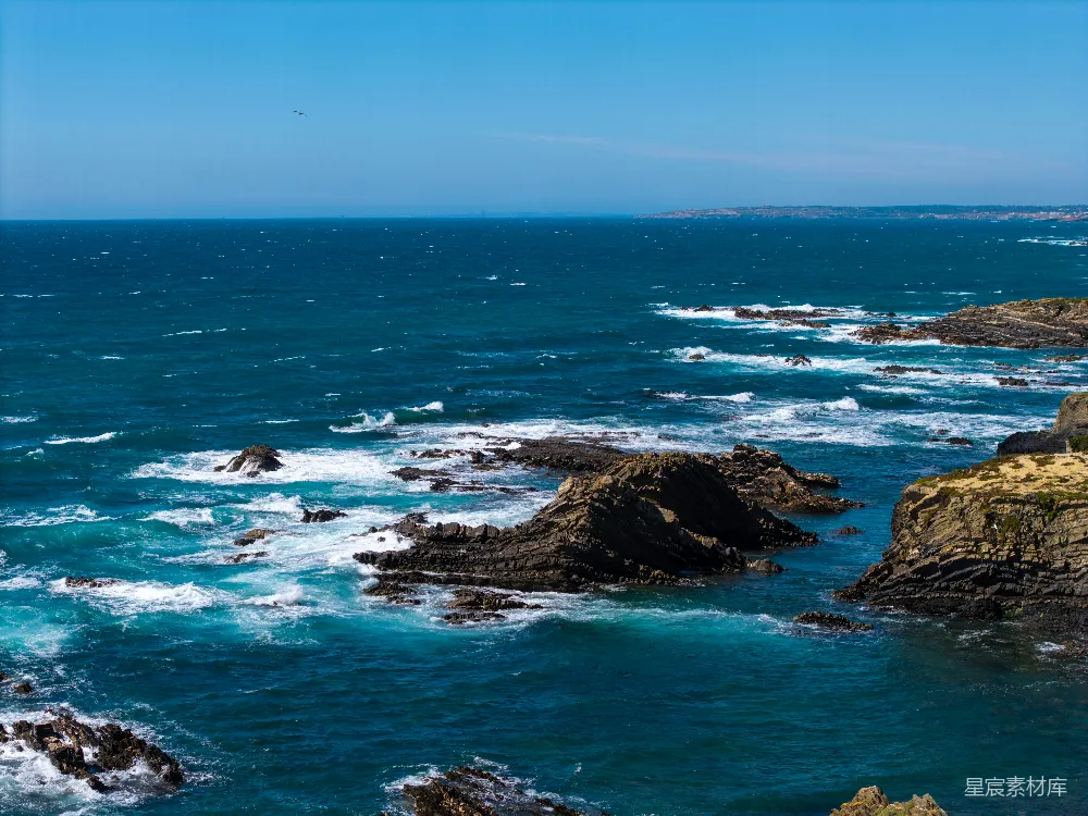 高清摄影 海岸线 自然风光 海洋 风景摄影 岩石 海岸礁石与蔚蓝海洋