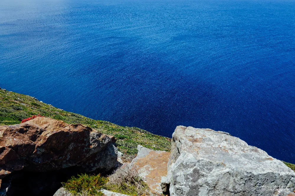 高清摄影 海洋 自然风光 悬崖 宁静 风景 悬崖边的蔚蓝海洋