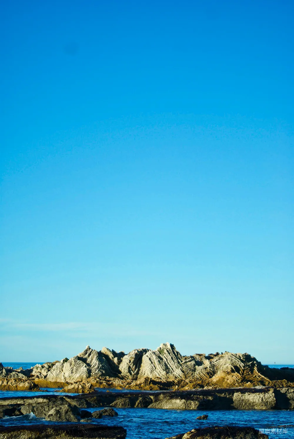高清摄影 海岸线 天空 岩石 自然美景 宁静 海岸线的宁静与辽阔