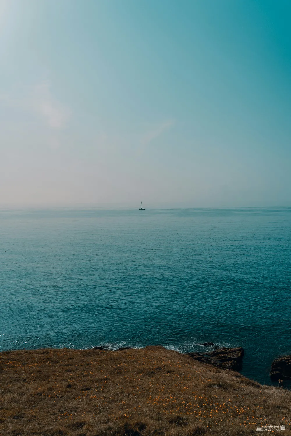 高清摄影 海岸线 蓝色 宁静 自然风光 风景摄影 海天一色的宁静海岸