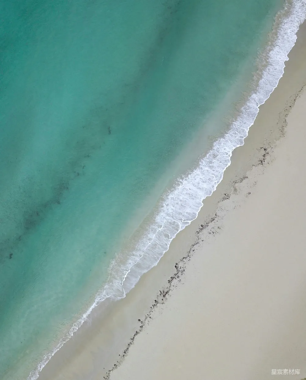 高清摄影 海滩 航拍 自然 海洋 平静 海浪与沙滩的交响曲