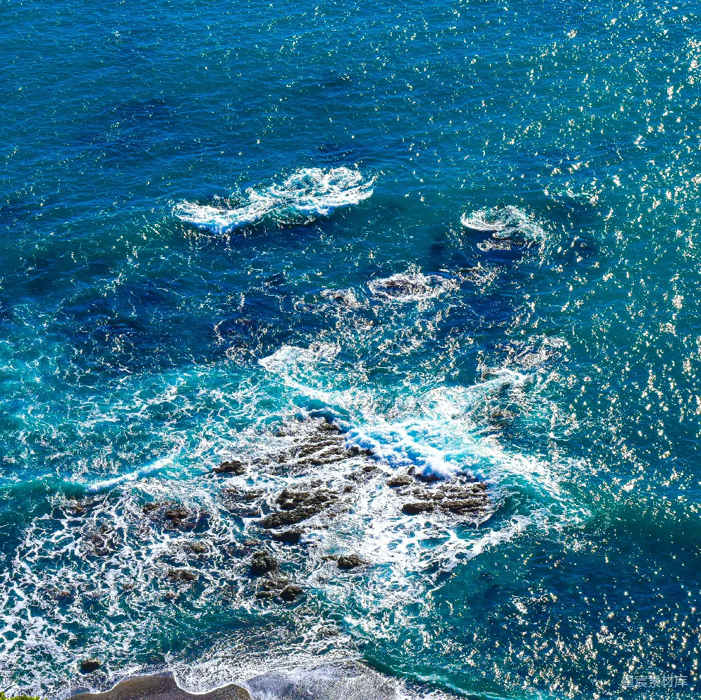 高清摄影 海浪 岩石 自然景观 海岸线 海洋 海浪拍打岩石的壮丽景色