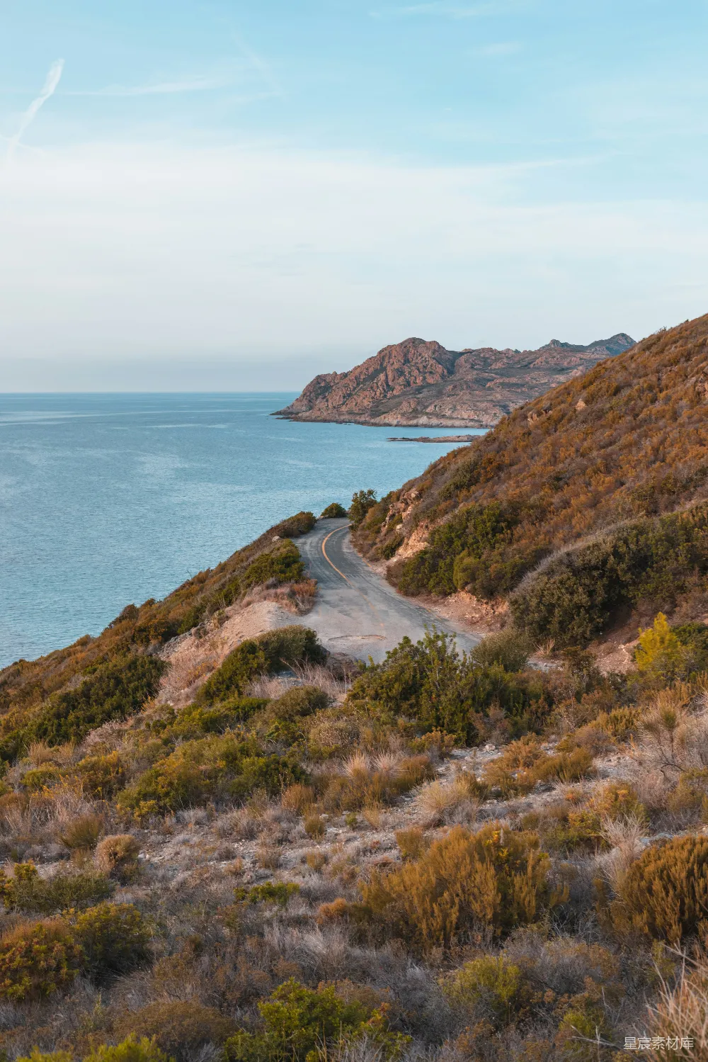 高清摄影 海岸线 山脉 风景 自然 旅行 海边蜿蜒的小路