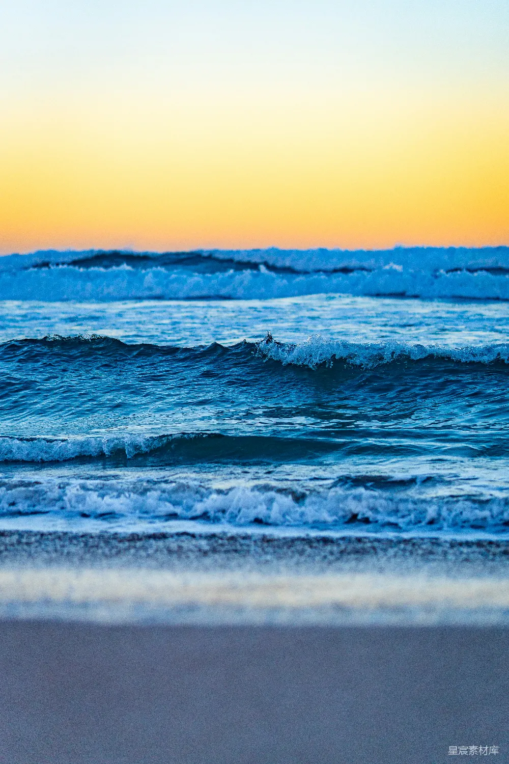 高清摄影 海滩 日落 自然 宁静 海洋 夕阳下的海浪
