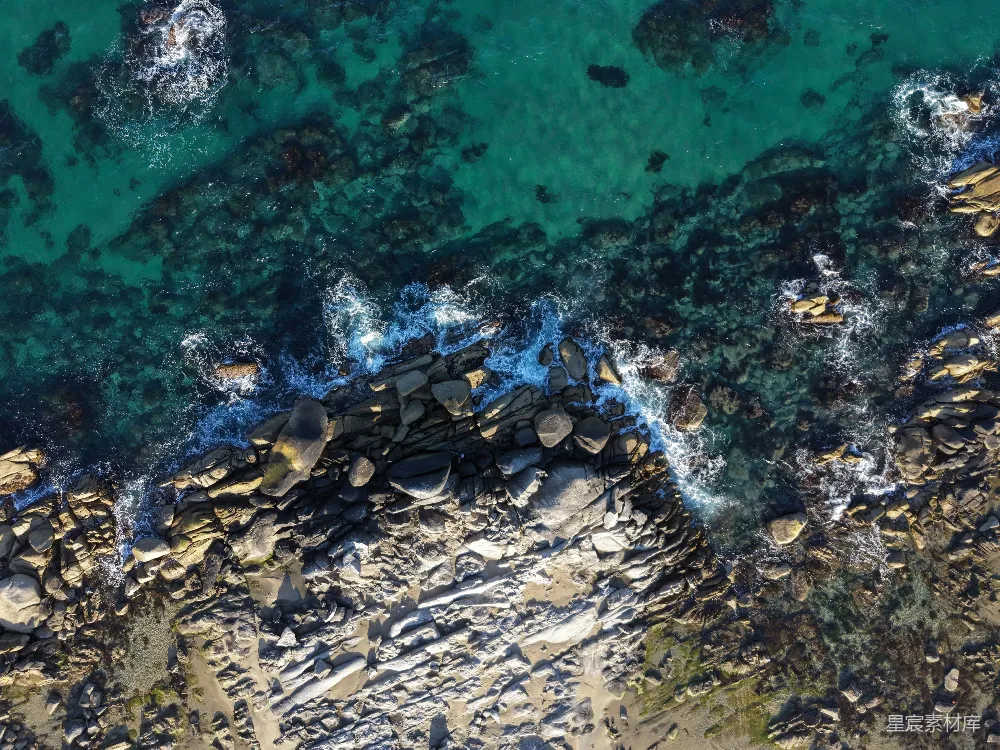 高清摄影 海岸线 岩石 海洋 自然风光 航拍 海岸鸟瞰：岩石与海水的交响