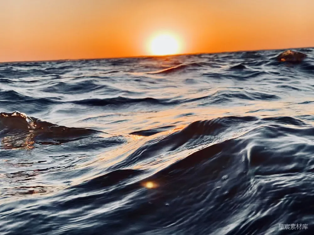 高清摄影 海浪 日落 自然风光 宁静 海洋 夕阳下的波涛
