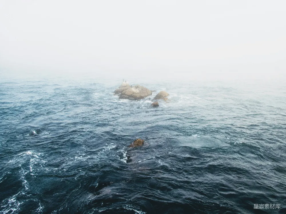 高清摄影 海礁 雾气 自然 风景 宁静 雾蒙蒙的海礁