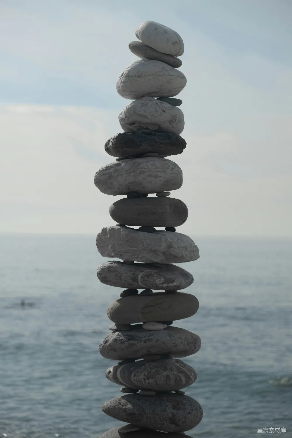 高清摄影 平衡 自然 海洋 宁静 艺术 海边的平衡石堆