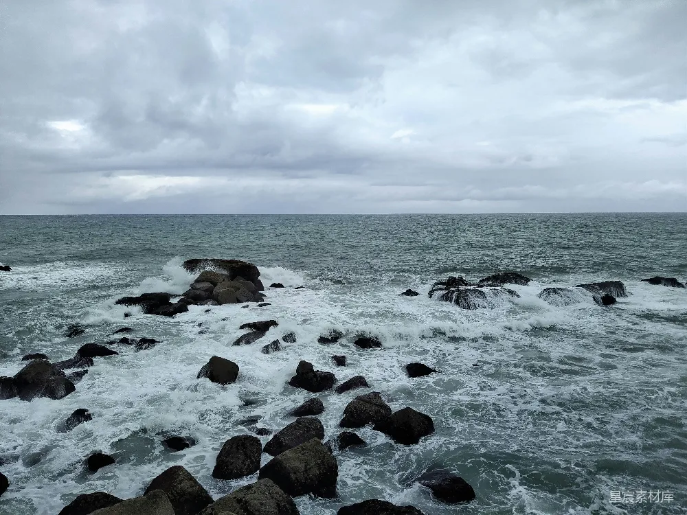 高清摄影 海景 自然风光 海岸 动态 风暴 海浪拍打岩石