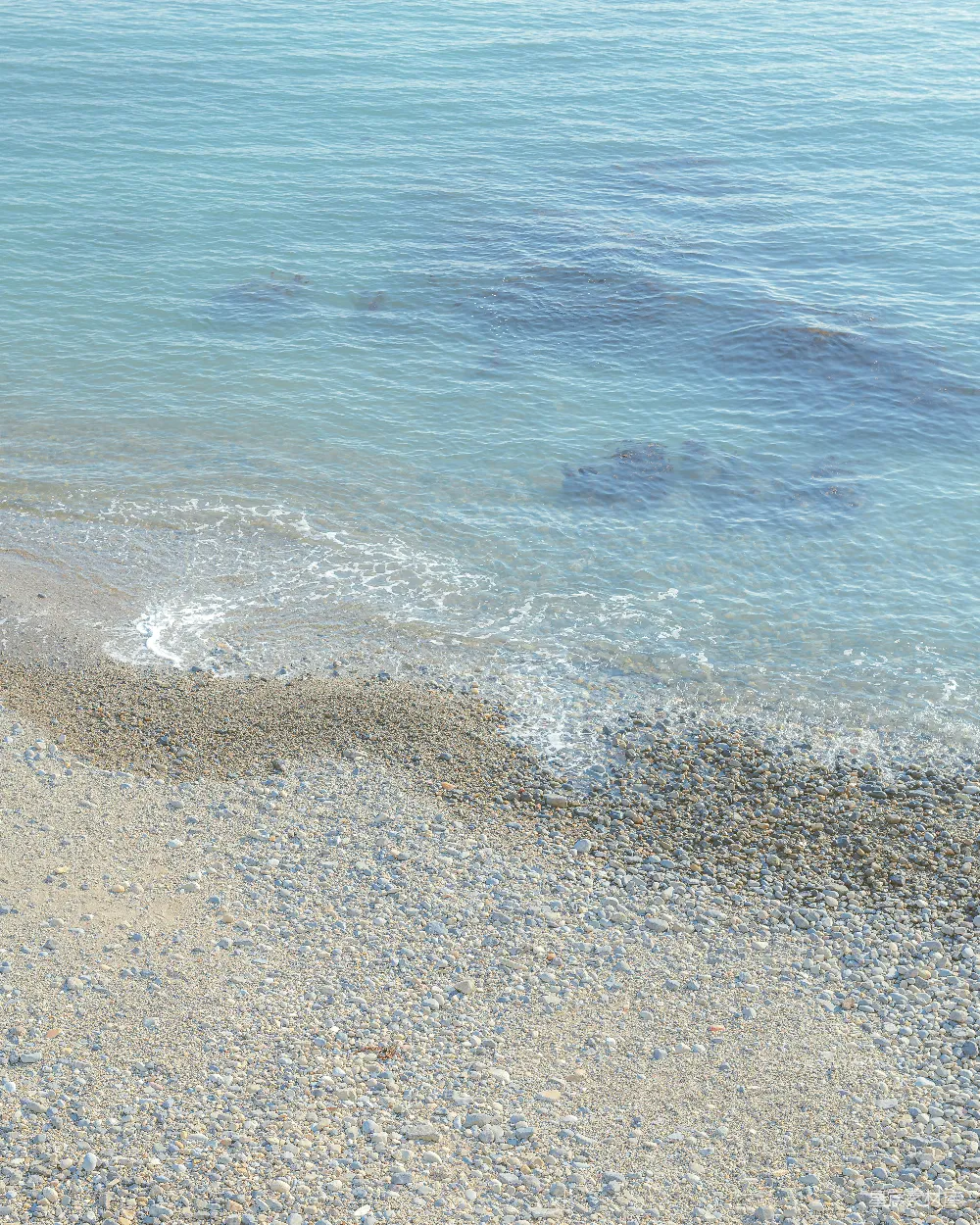 高清摄影 海滩 鹅卵石 平静 自然 海边 海滩上的细腻鹅卵石