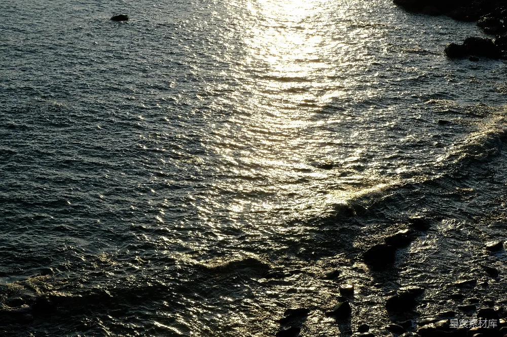 高清摄影 自然风光 海浪 夕阳 宁静 自然 夕阳下的海浪