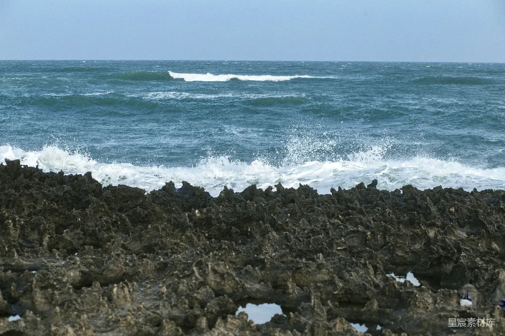 高清摄影 海洋 岩石 自然风光 海岸线 海洋风光 海岸浪花