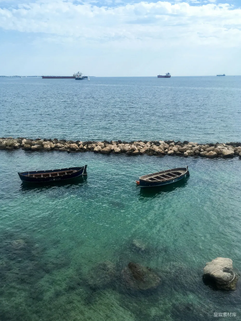 高清摄影 海港 宁静 船只 自然风光 海边 静谧海港的宁静时光