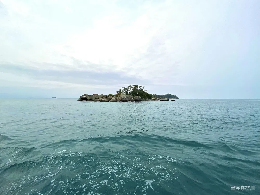 高清摄影 海洋 孤岛 自然风光 宁静 旅行 海上的孤岛