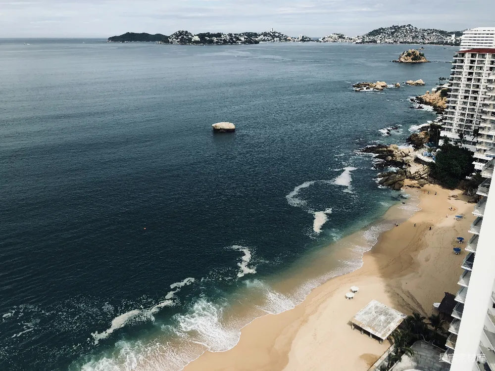 高清摄影 海滩 海岸线 度假 风景 海景 墨西哥阿卡普尔科海滩俯瞰