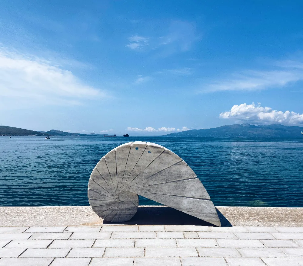 高清摄影 海边 雕塑 艺术 自然 休闲 海边的贝壳雕塑