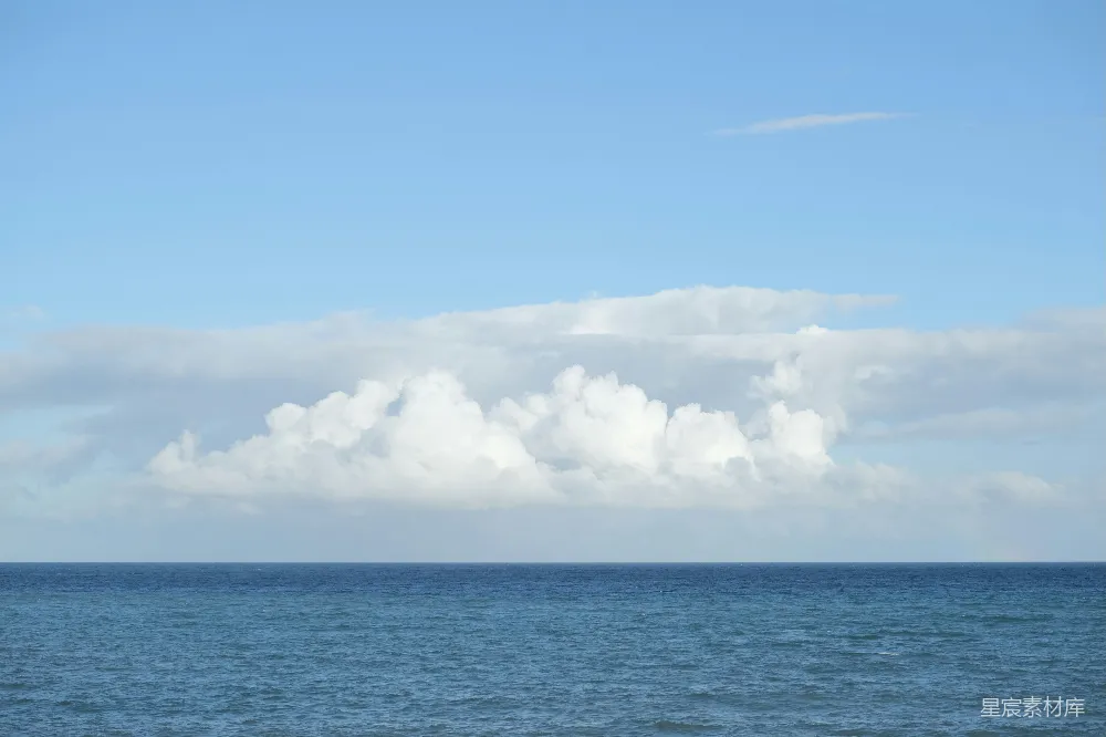 高清摄影 海洋 天空 白云 平静 自然 海天一色的宁静美景