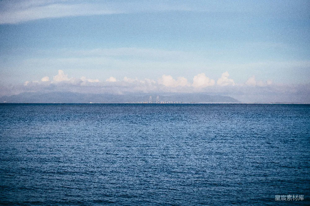 高清摄影 海景 桥梁 开阔 自然风光 旅行 海天一色的壮丽景色