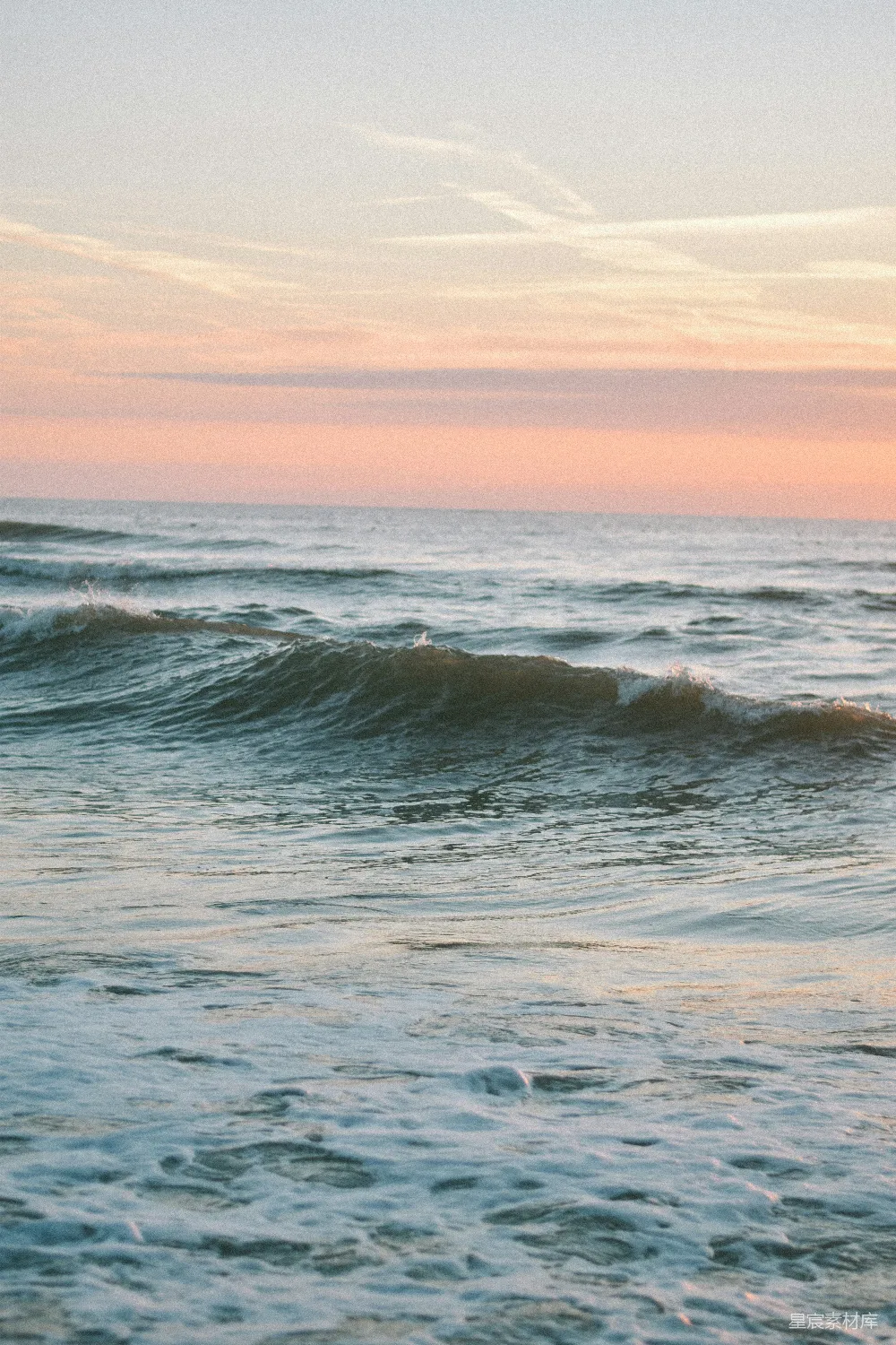 高清摄影 海浪 夕阳 自然 宁静 风景 夕阳下的海浪