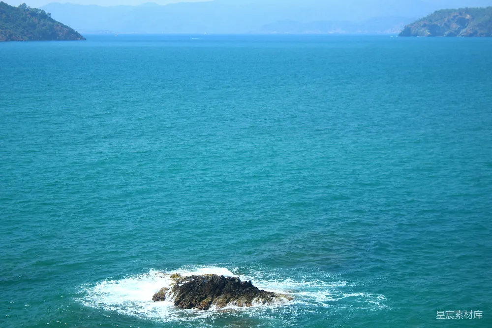 高清摄影 海洋 风景 自然 岛屿 宁静 海上的小岛