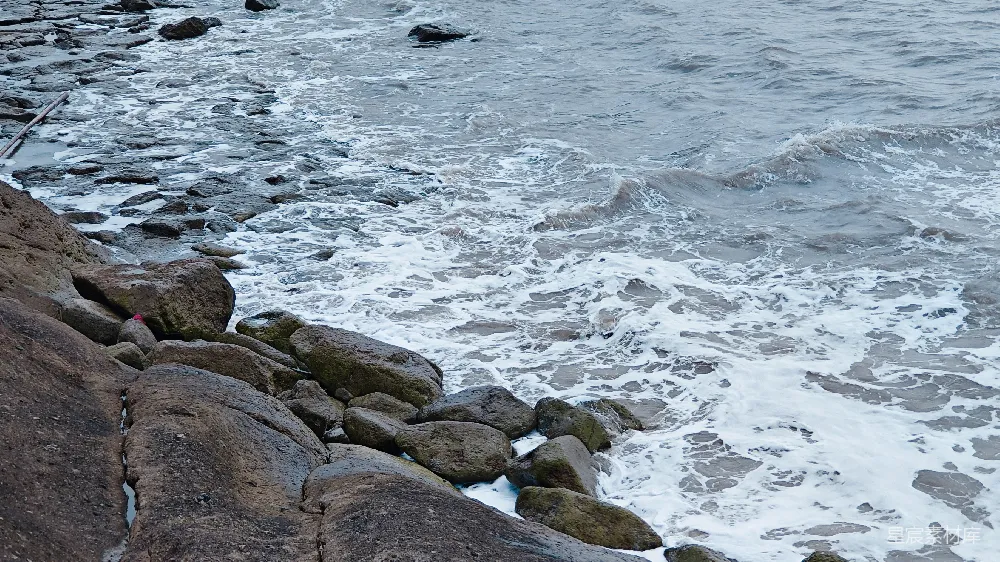 高清摄影 海岸 岩石 海洋 自然景观 平静 海岸礁石与波涛