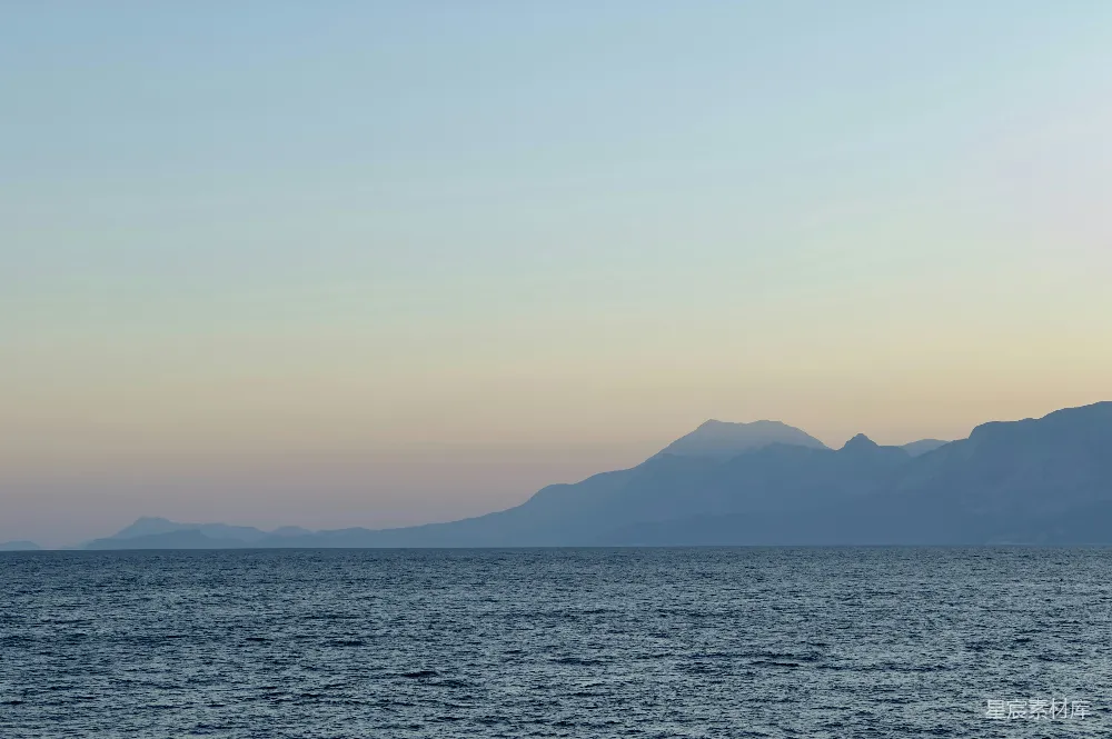 高清摄影 黄昏 山脉 海景 宁静 自然 黄昏时分的山脉与海景