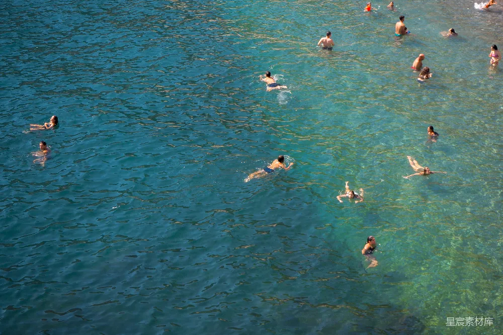 高清摄影 海滩 游泳 夏日 休闲 自然 夏日海滩畅游