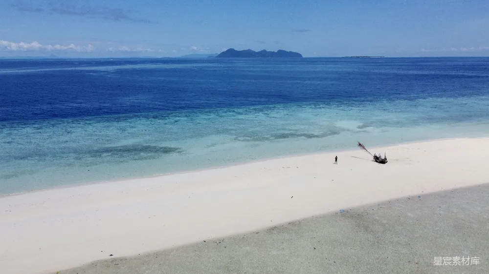 高清摄影 热带海滩 清澈海水 孤岛美景 自然风光 度假胜地 宁静的海岛天堂