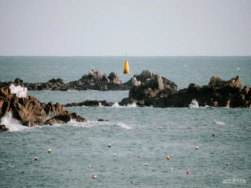 高清摄影 海岸线 自然风光 海洋 岩石 宁静 岩石与海浪的交响曲