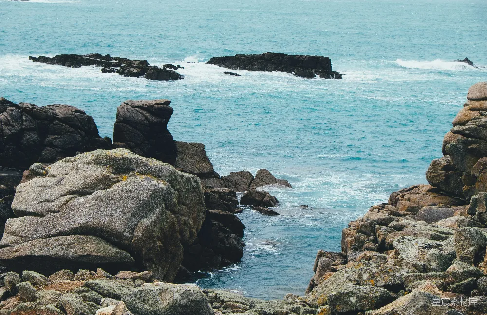 高清摄影 海岸线 自然景观 海浪 岩石 宁静 海边的岩石与波涛