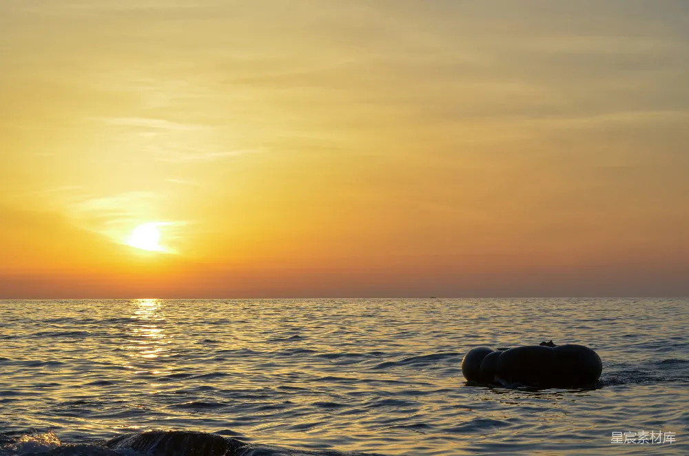 高清摄影 夕阳 海景 孤独 宁静 自然 夕阳下的孤舟