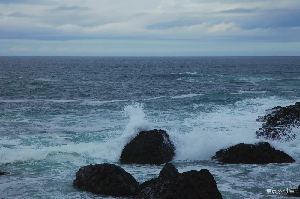 高清摄影 海洋 自然景观 动态场景 海岸线 波浪 海浪拍打岩石