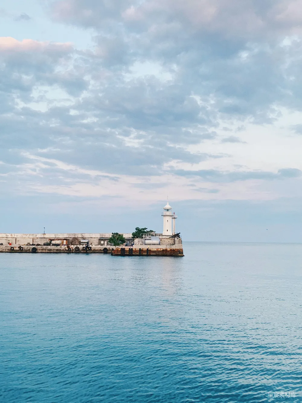 高清摄影 灯塔 海边 宁静 风景 自然 海港灯塔