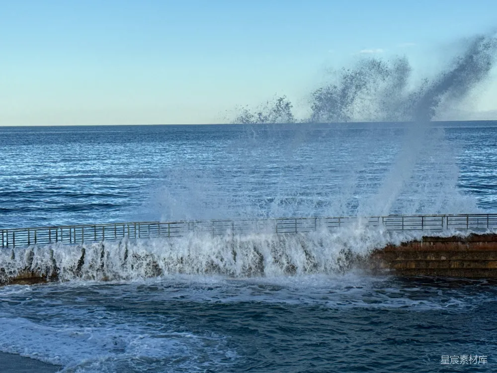 高清摄影 海浪 自然景观 海岸线 动力 动态 海浪拍打护墙