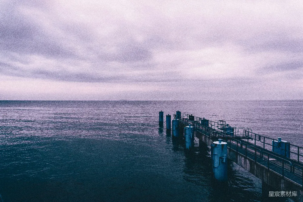 高清摄影 海港 码头 阴天 宁静 海景 阴沉海港码头