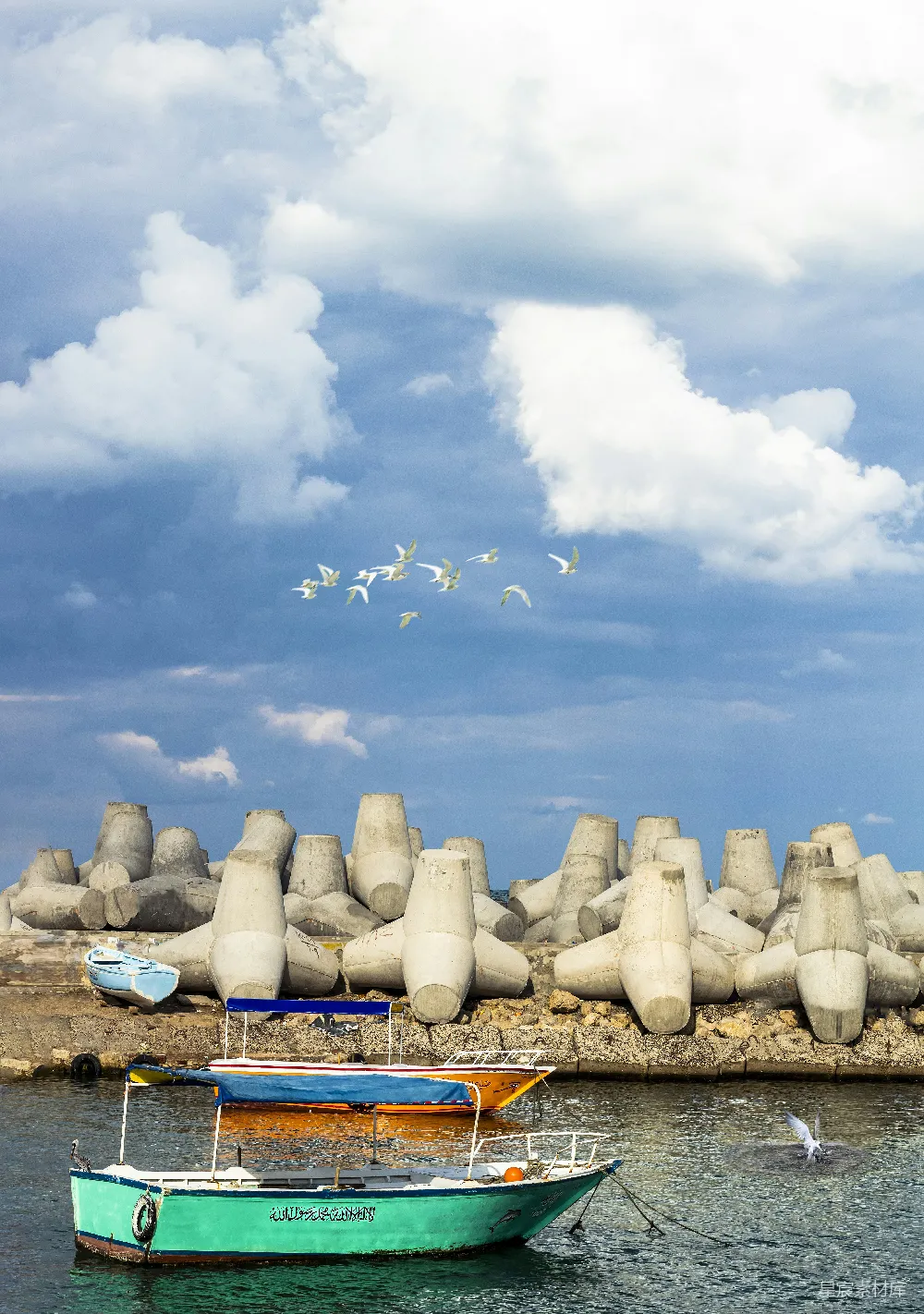 高清摄影 海景 船只 海鸥 休闲 自然 海边的宁静与自由