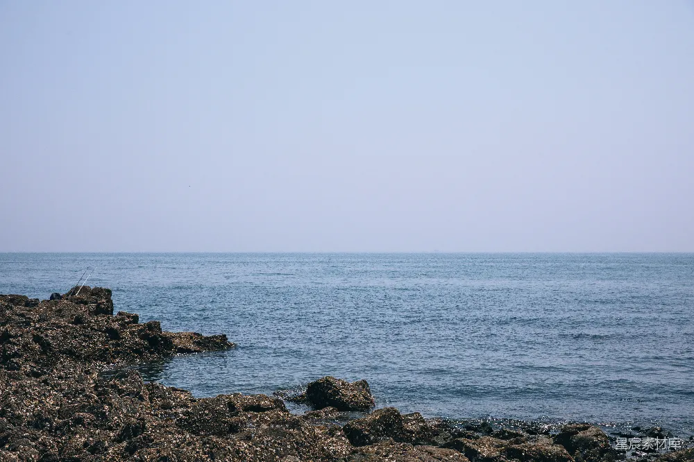 高清摄影 自然风光 宁静 海岸线 岩石 海景 海边静谧的岩石与海面