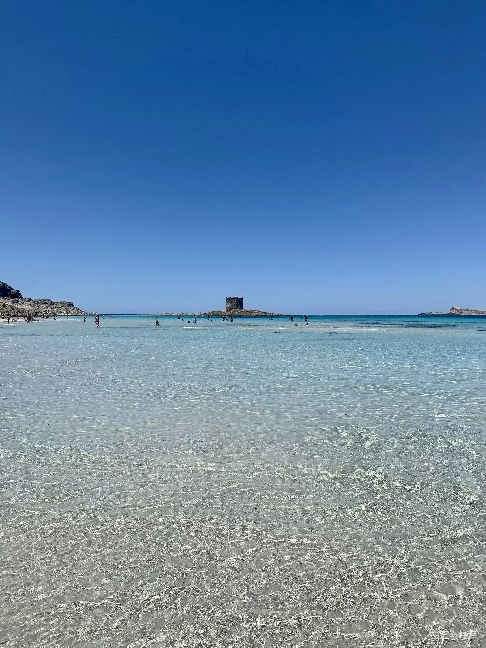 高清摄影 海滩 清澈 度假 自然风光 夏日 蓝天白云下的清澈海滩