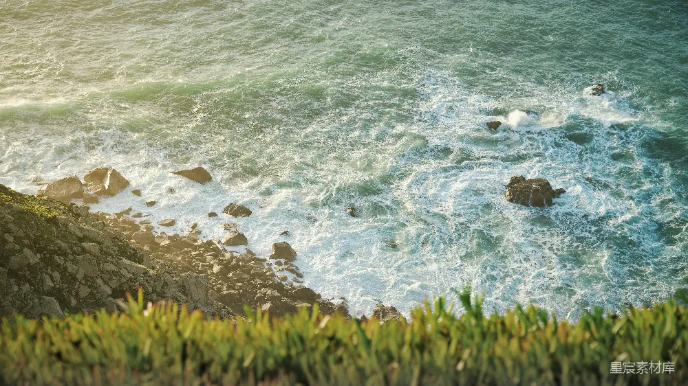 高清摄影 海浪 岩石 海岸线 自然风光 壮丽景色 海浪拍打岩石的壮丽景象
