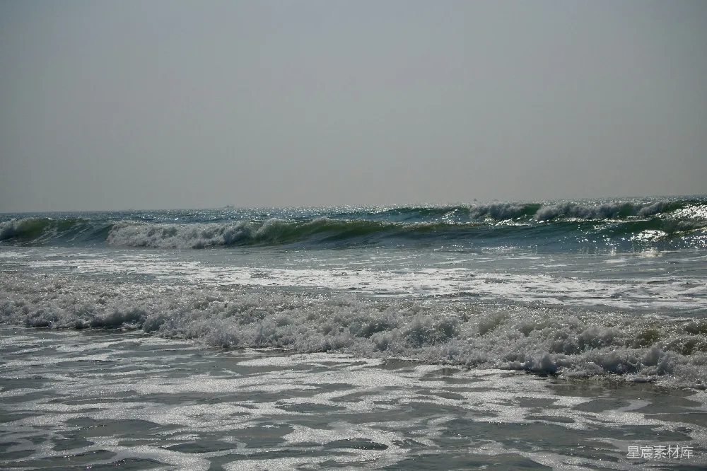 高清摄影 海浪 海岸 宁静 自然 海洋 海浪拍打岸边的宁静时刻
