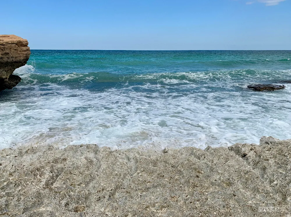 高清摄影 海洋 自然风光 海滩 海岸线 海浪 海岸边的浪花