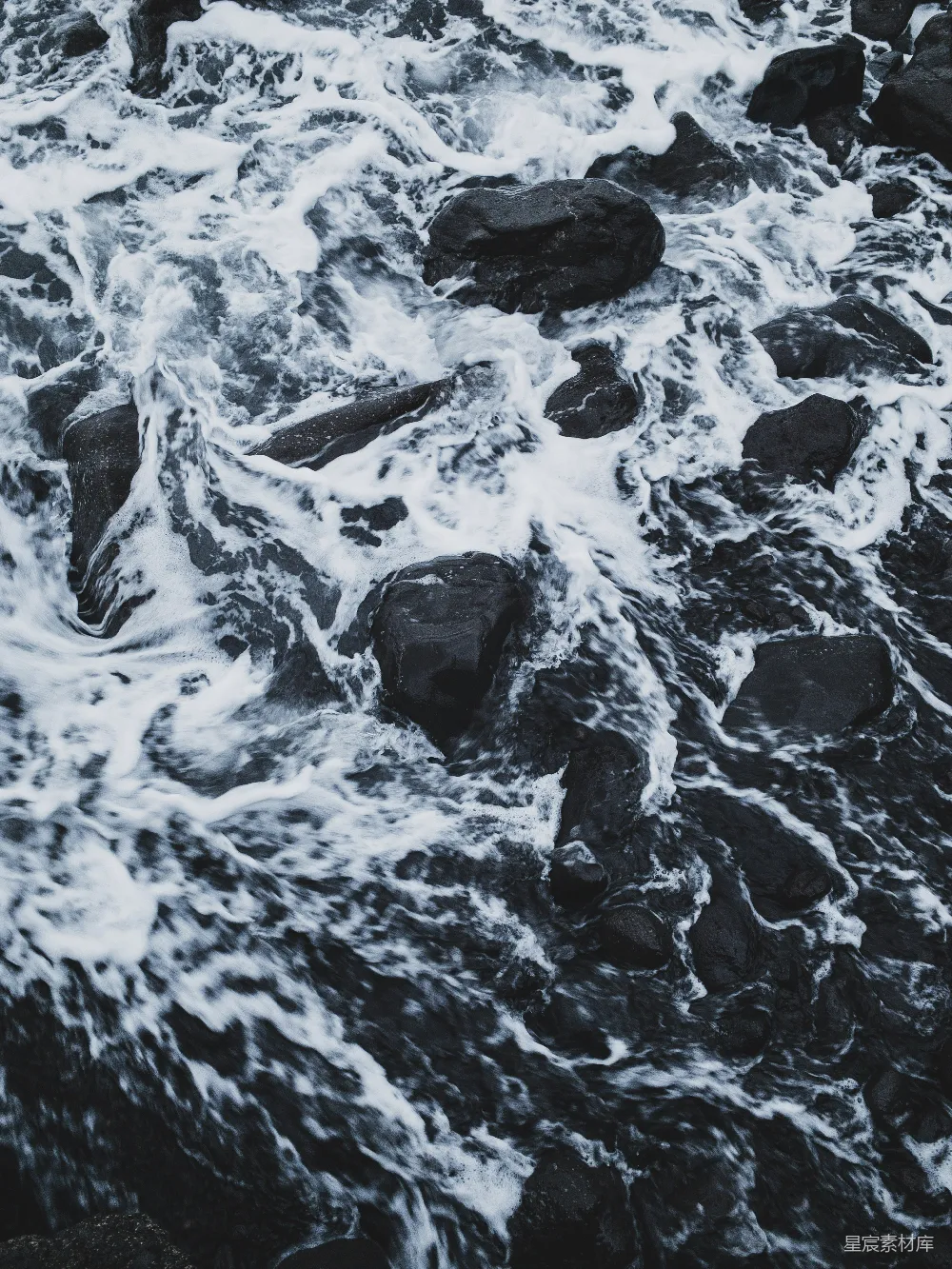 高清摄影 自然风光 海洋 岩石 动感 自然 波涛汹涌的岩石海岸