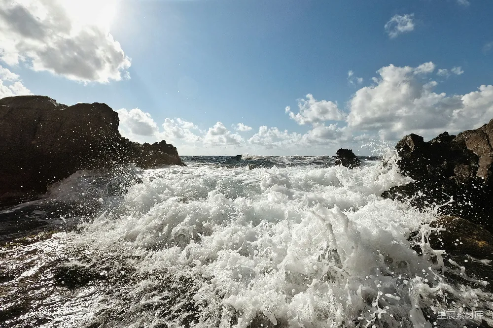 高清摄影 海浪 岩石 自然景观 动态场景 户外 海浪拍打岩石的瞬间