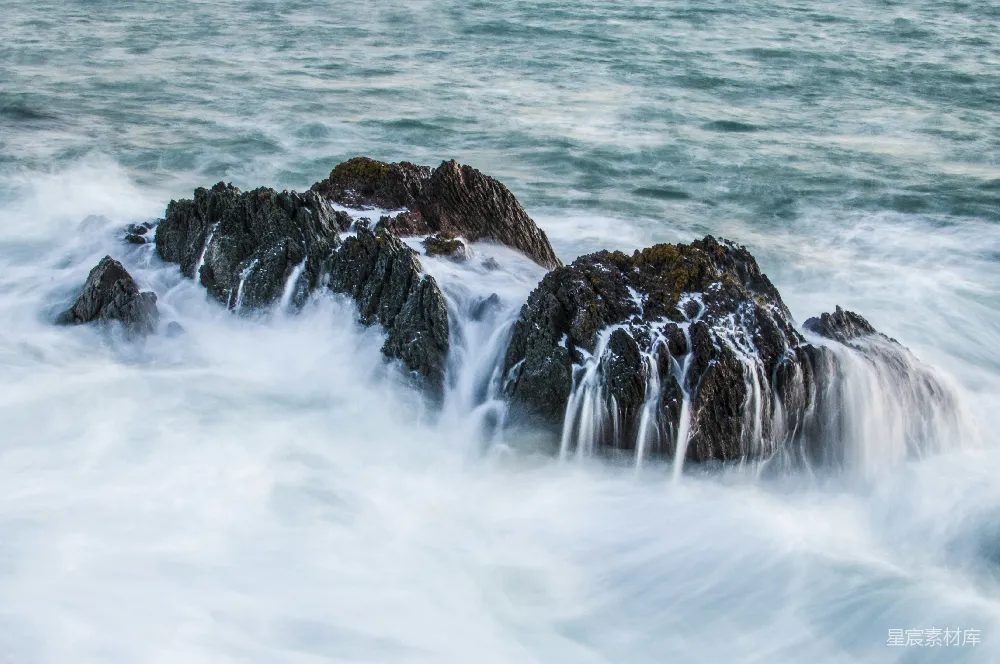 高清摄影 自然景观 动态效果 海岸风光 自然之美 海岸 海浪拍打岩石