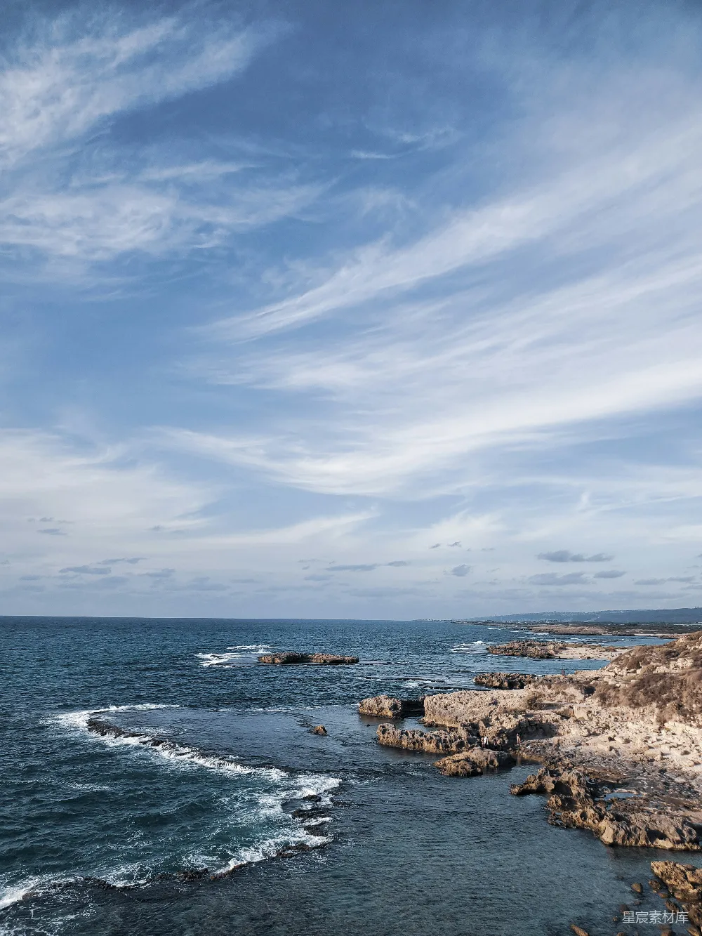高清摄影 海岸线 自然风光 宁静 夏日 户外 海岸线上的宁静时刻