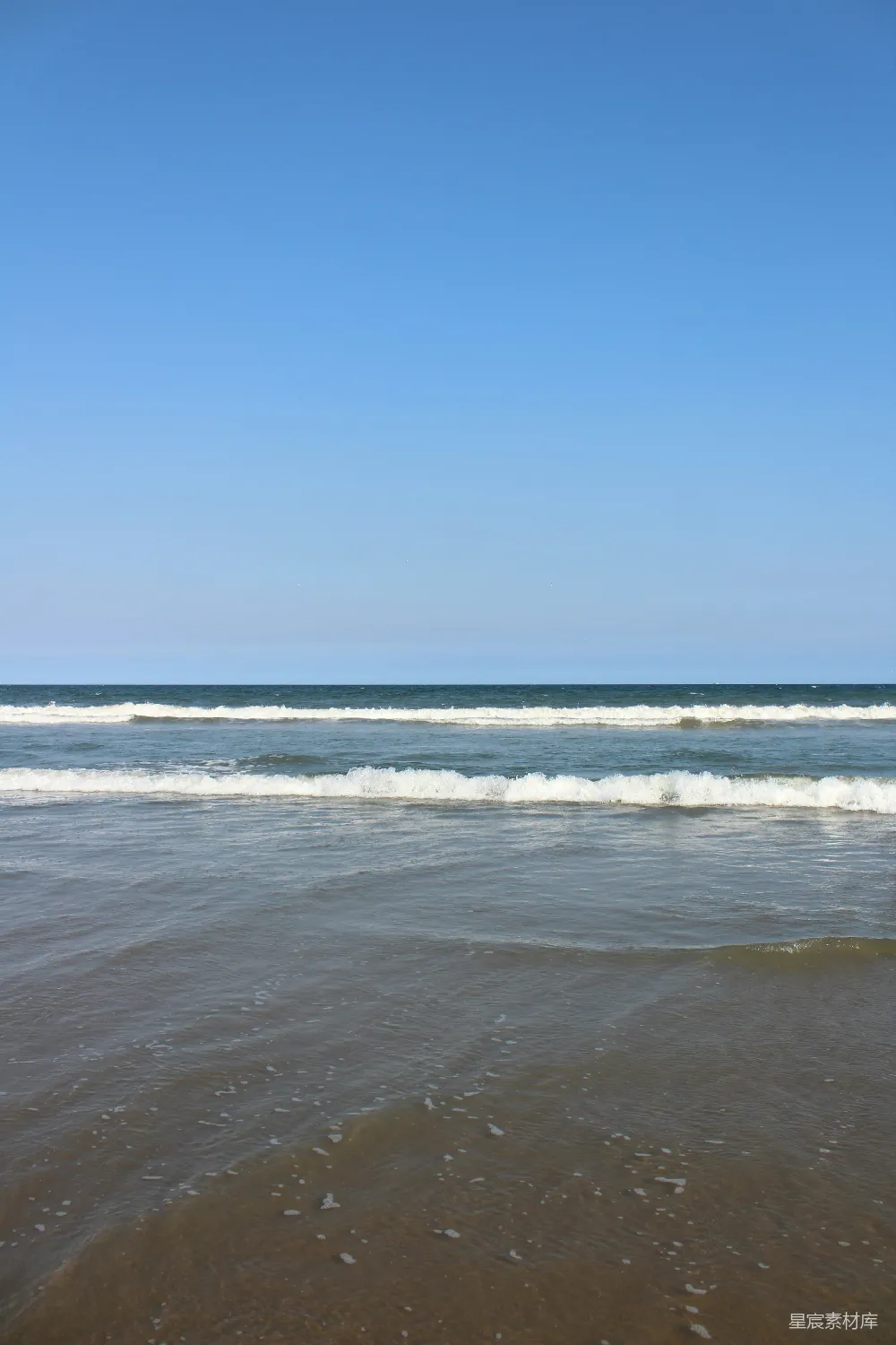 高清摄影 海滩 海浪 蓝天 自然 放松 宁静的海滩