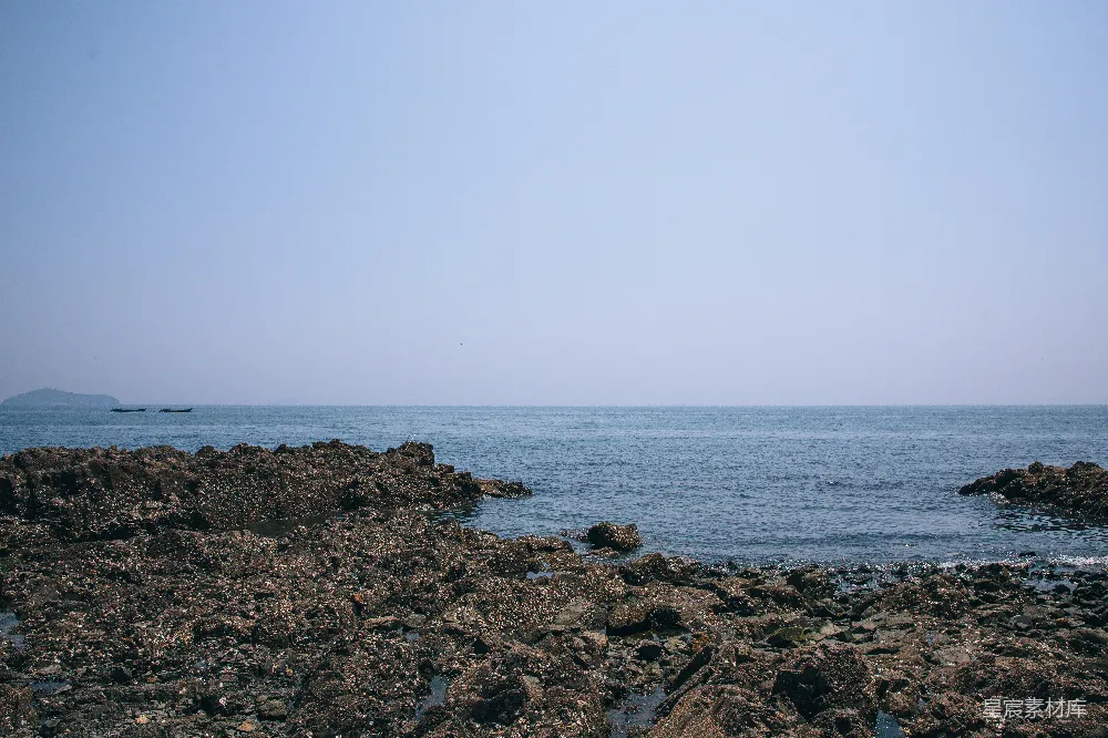 高清摄影 海边 岩石 海景 宁静 自然 海边岩石与宁静的海景