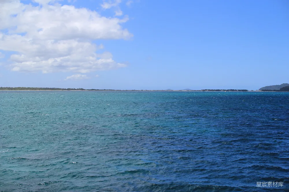 高清摄影 海景 平静 蓝天 白云 自然 宁静的海景与蓝天白云